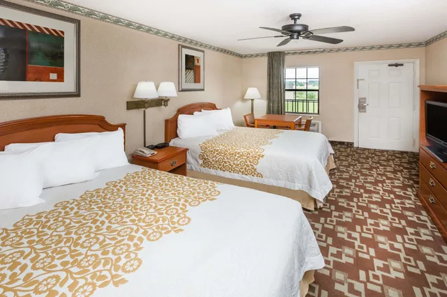 غرفة بسريرين مزدوجين، Days Inn By Wyndham Batesville 4/7