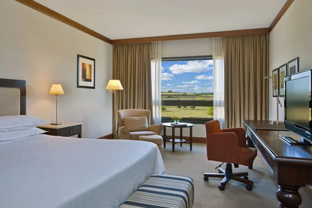 Classic, King Bed, Golf Course View, Sheraton Colonia Golf and Spa Resort 2/4