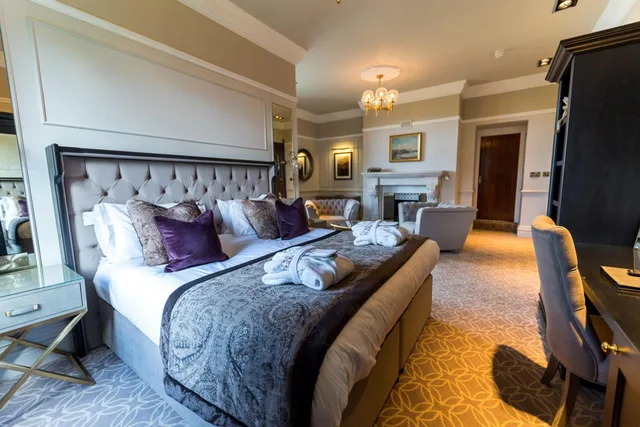 Feature, Double Bed، Armathwaite Hall Hotel 1/1