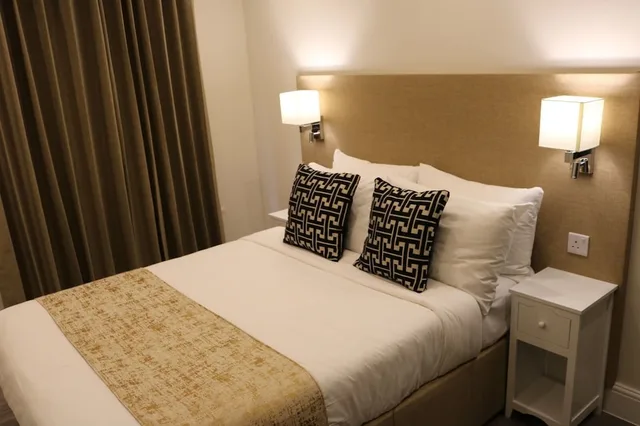 شقة ديلوكس بسرير مزدوج وسريرين منفصلين بغرفة نوم واحدة، Hyde Park Superior Apartments 4/8