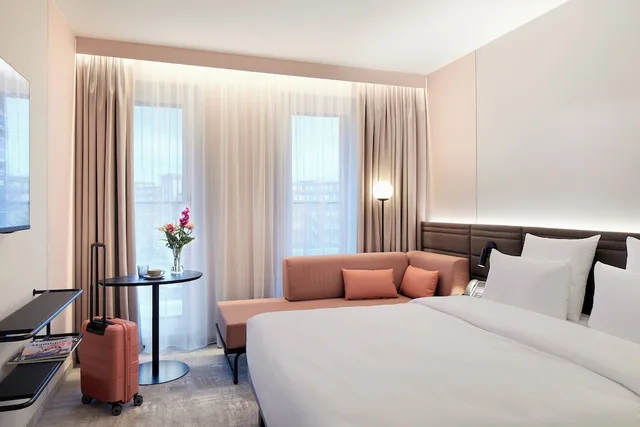 Superior, Double Bed, Sofa, Novotel Hamburg Central Station 3/7