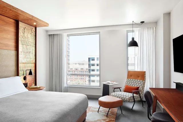 جناح رئاسي بسرير كينج لذوي الإعاقة، Canopy By Hilton Tempe Downtown 1/6