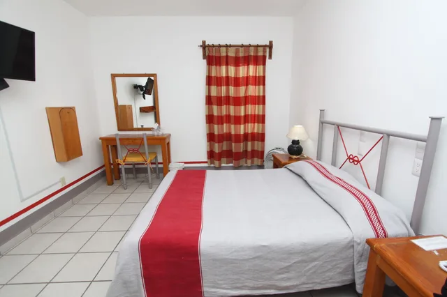 غرفة قياسية بسرير مزدوج، Posada del Cid 1/10