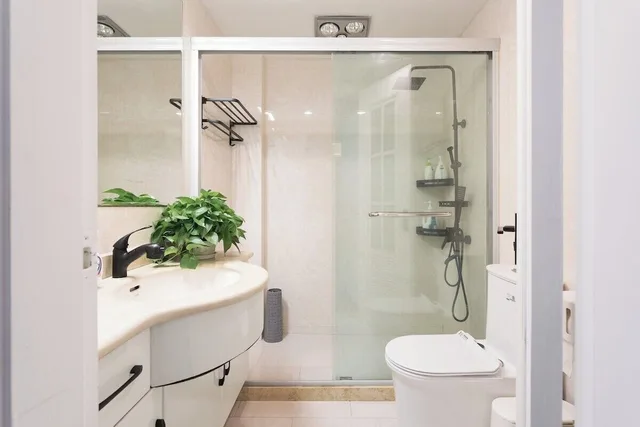 2 Bedrooms, Senior, Apartment, Queen Bed, Balcony، Book and Bed-People's Square 9/10
