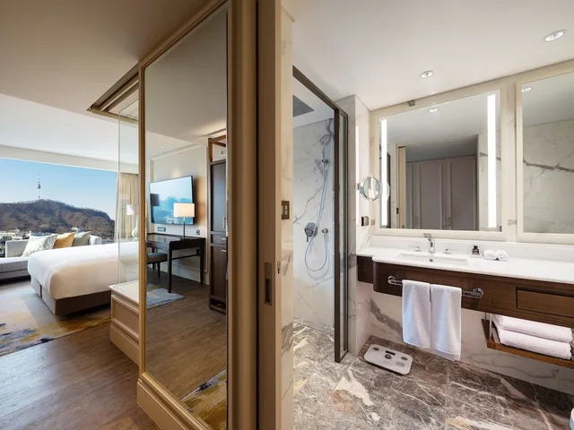 غرفة تنفيذية بسرير كينج، The Ambassador Seoul - A Pullman Hotel 6/8