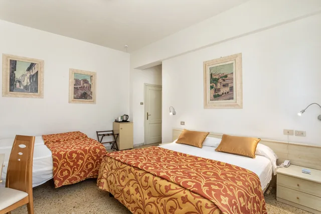 غرفة رباعية بأربعة أسرّة، Hotel Minerva 1/5