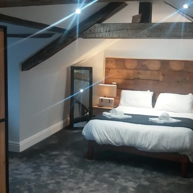 Deluxe, Suite, Wortley Hall 4/10