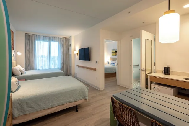 جناح بسريرين كوين بإطلالة على المسبح بغرفتي نوم لذوي الإعاقة، Universal's Endless Summer Resort - Dockside Inn and Suites 4/6