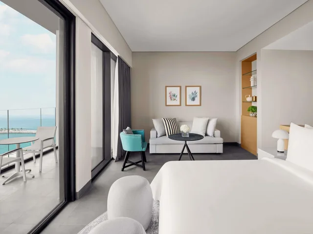 Island, Superior, King Bed, Sea View، Movenpick Resort Al Marjan Island 1/6