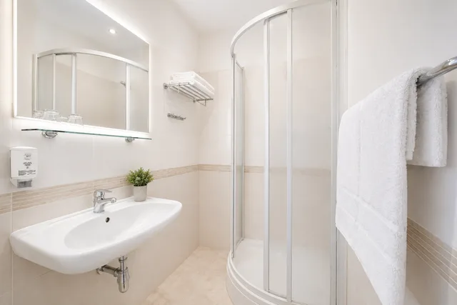 غرفة قياسية ثلاثية، Hotel Uno Prague 4/5