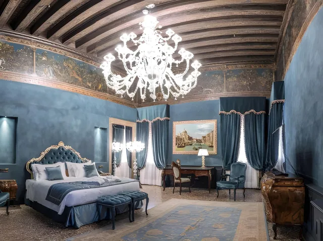 Blue, Suite, Canal View، Nani Mocenigo Palace 2/2
