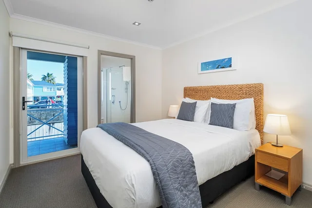 شقة عائلية بسرير كوين وسريرين منفصلين بغرفتي نوم، Crowsnest Apartments 3/8