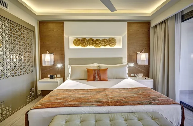 Diamond Club, Junior Suite, Luxury, King Bed, Ocean View, Sofa, Royalton Bavaro, An Autograph Collection All Inclusive Resort and Casino 1/3