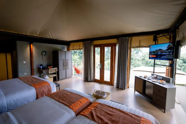 Willy, Tent، JSI Resort 3/6