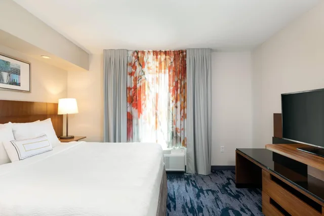 استوديو كبير بسرير كينج مع أريكة، Fairfield Inn & Suites Savannah Airport 1/5