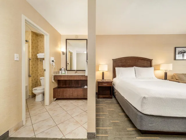 جناح، HOLIDAY INN LETHBRIDGE 4/10