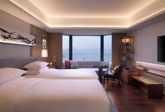 غرفة كلوب بسريرين منفصلين بإطلالة على البحيرة، Grand Hyatt Hangzhou 1/3