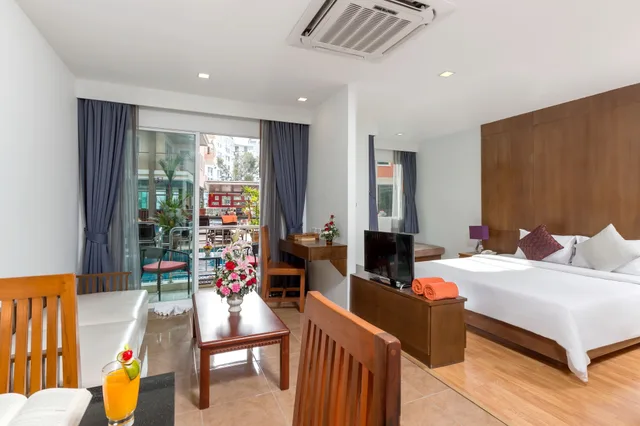 Classic, Suite, King Bed, Pool Access، Elite Suites Patong 3/8