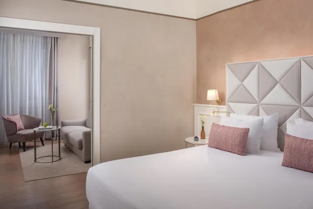 جناح بسرير كوين مع سرير إضافي، NH Collection Palazzo Verona 1/10