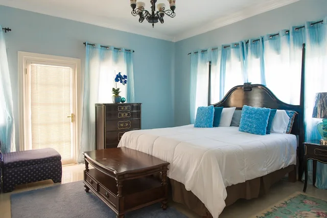 Blue, King Bed, Balcony, Ground Floor, Khastle Khodero 4/6
