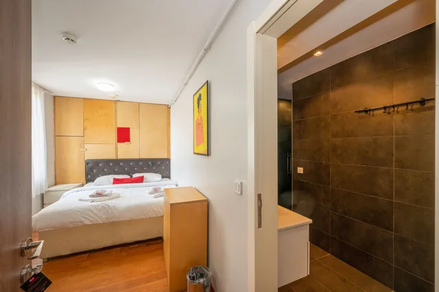 جناح ديلوكس بسرير كوين، Hotel Next2 4/4