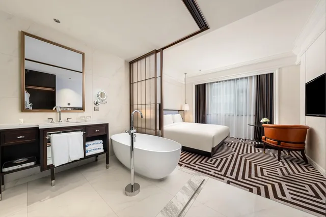 غرفة فاخرة بسرير كينج وسرير كوين، Wyndham Shanghai Hongqiao 3/4