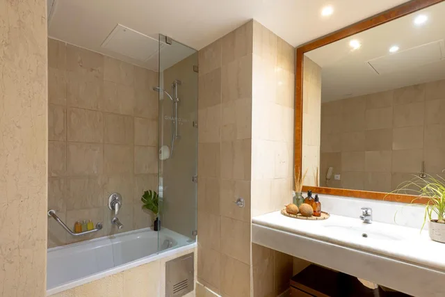 Junior Suite, Sea Front, Pool Access، GRAND BAY BEACH RESORT KOLYMBARI 4/6
