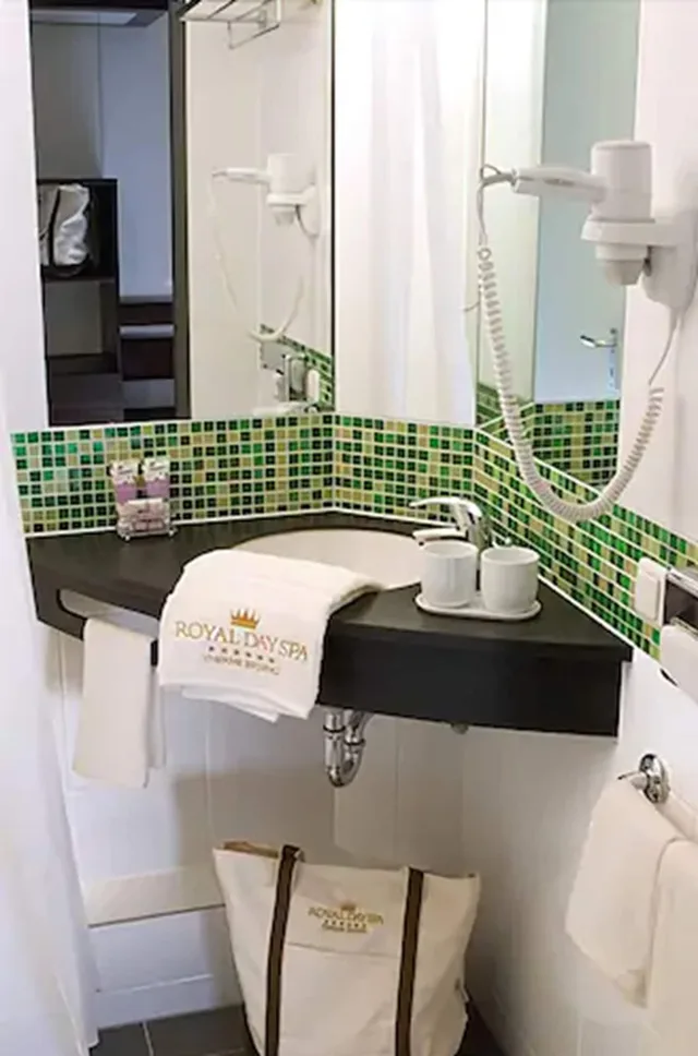 غرفة قياسية مفردة بسرير كوين، Hotel Arooma 4/5