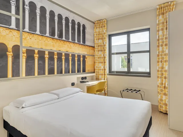 Standard, Queen Bed, B&B Hotel Cremona 1/10