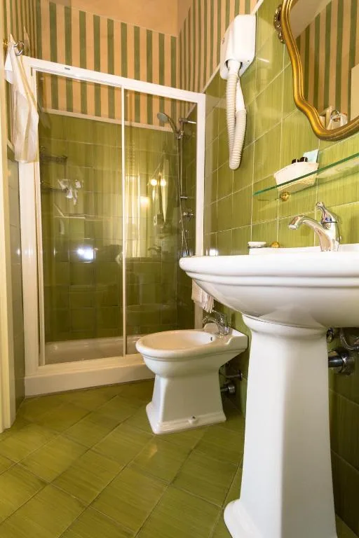 غرفة رباعية، Hotel Gennarino 4/6