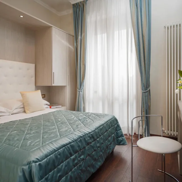 غرفة بسرير مزدوج بإطلالة على المدينة بشرفة، Hotel Re Enzo 2/10