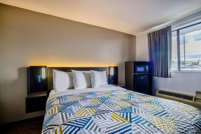 جناح ديلوكس بسرير كينج بجاكوزي للمدخنين، Motel6 Jackson, MS - Southwest 1/9