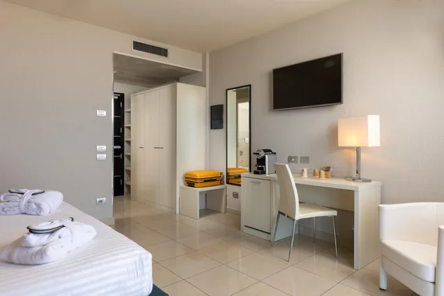 Privilege, 1 Double and 1 Single Bed, Sea Front، MERCURE RIMINI ARTIS 7/10