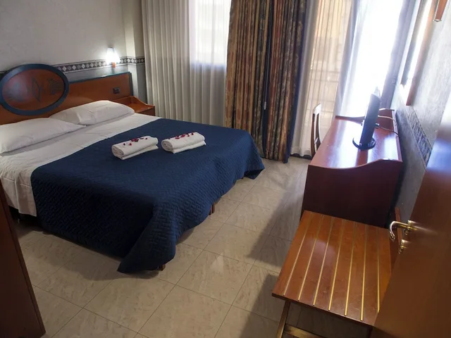 غرفة ثلاثية بسرير كوين وسرير فردي، Hotel Kroma 4/10