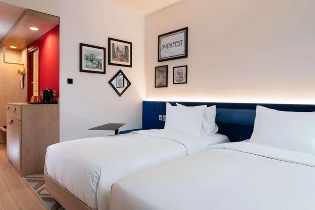 Connecting, Family, Multiple Beds، Hampton by Hilton Budapest City Centre 1/9