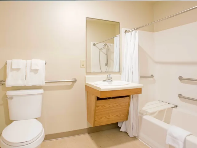 غرفة بسريرين مزدوجين لذوي الإعاقة، WoodSpring Suites Houston Willowbrook 7/10