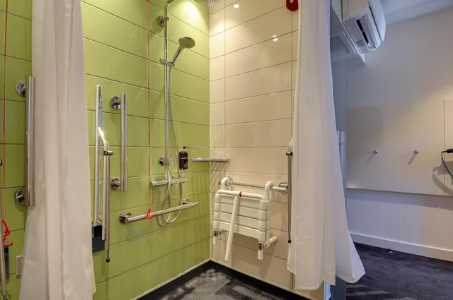 Standard, Double Bed, Accessible, Hub By Premier Inn London City Bank 5/5