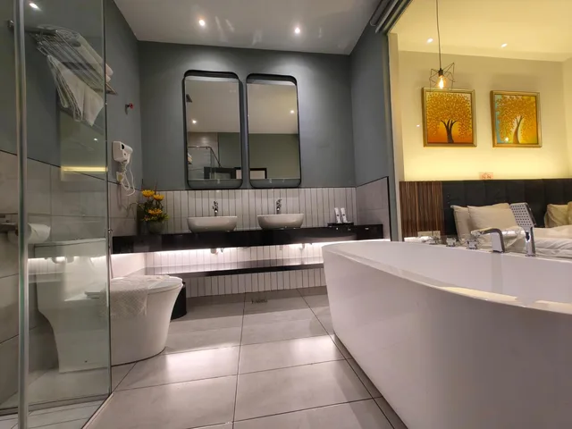 غرفة بسرير كينج بجاكوزي، Asiatic Hotel 9/9