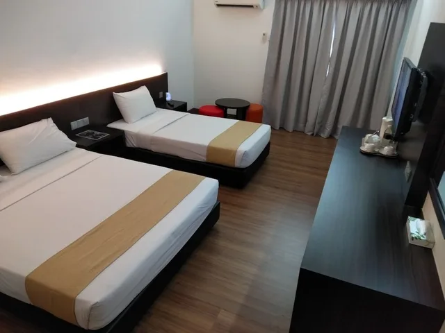 Family, 1 Double and 1 Single Bed, Hotel Seri Malaysia Sungai Petani 2/4