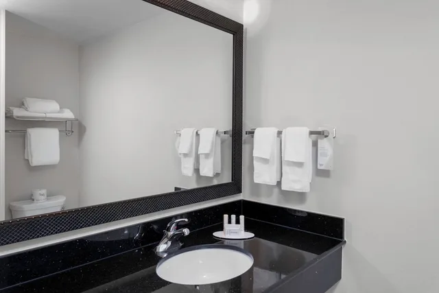 استوديو بسرير كينج مع أريكة، Fairfield Inn & Suites Wichita Downtown 2/3