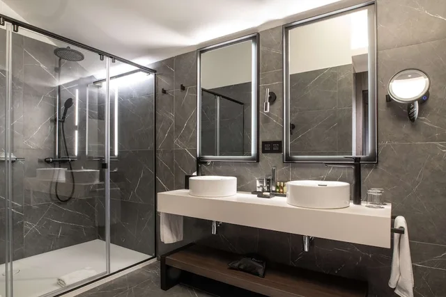 Collection, Premium, King Bed، Radisson Collection Hotel, Palazzo Touring Club Milan 5/8