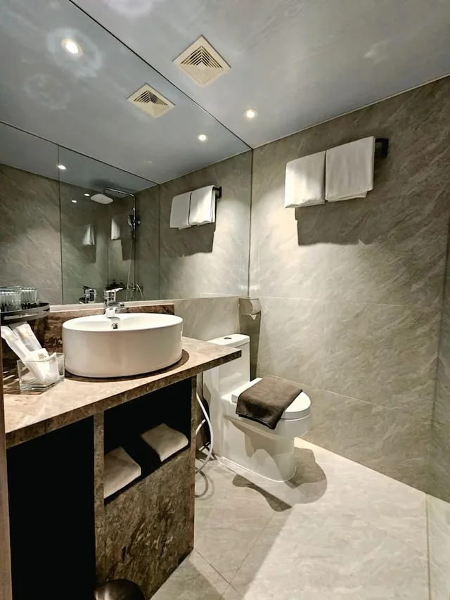 Hollywood, Executive, King Bed، The Jogja Hotel and Conference Center 2/2