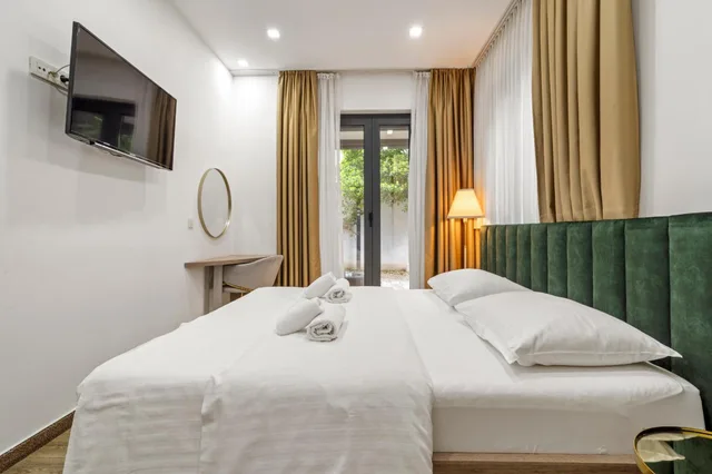 غرفة بسرير مزدوج بشرفة، Hotel National 1/5