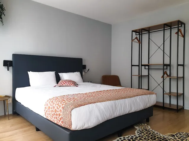 غرفة بسرير كوين، Hotel La Piece 2/6