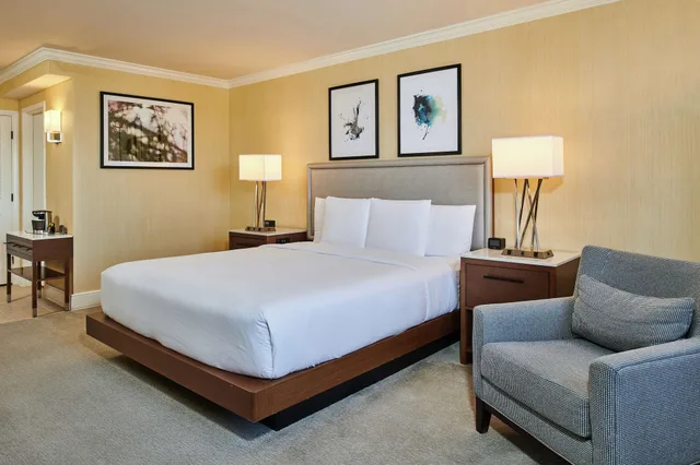 Suite, King Bed, Doubletree By Hilton Salt Lake City Airport Formerly Hilton Salt Lake City Airport 2/5