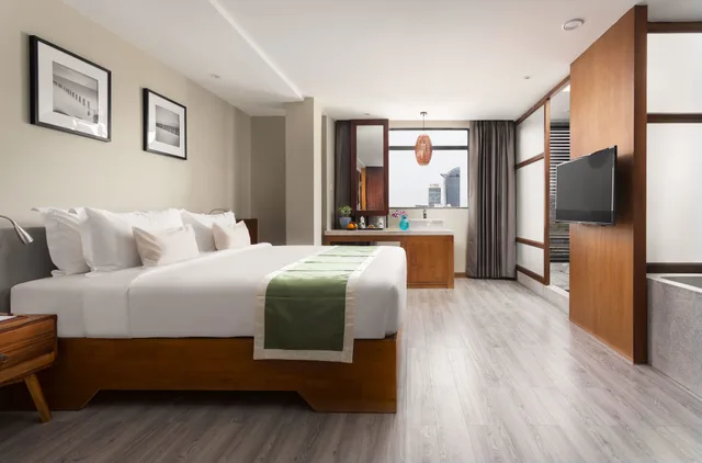 جناح عائلي بسرير كينج وسريرين منفصلين بإطلالة على المدينة، G Mekong Hotel 1/2