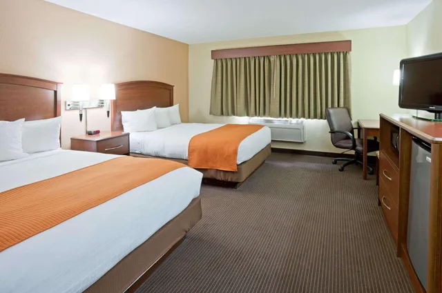غرفة بسريرين كوين لذوي الإعاقة، AmericInn by Wyndham Fargo West Acres 1/1