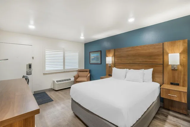 غرفة بسرير كوين يُسمح فيها بالحيوانات الأليفة، Best Western Plus Clocktower Inn 2/4
