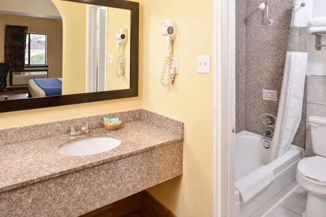 غرفة بسريرين كوين للمدخنين، Americas Best Value Inn Medical Center Downtown 4/6