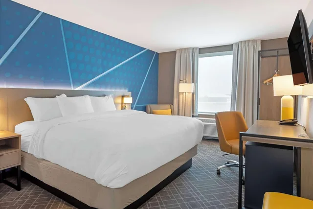 غرفة بسرير كينج مع أريكة، Comfort Inn & Suites Mountain Grove US-60 3/6